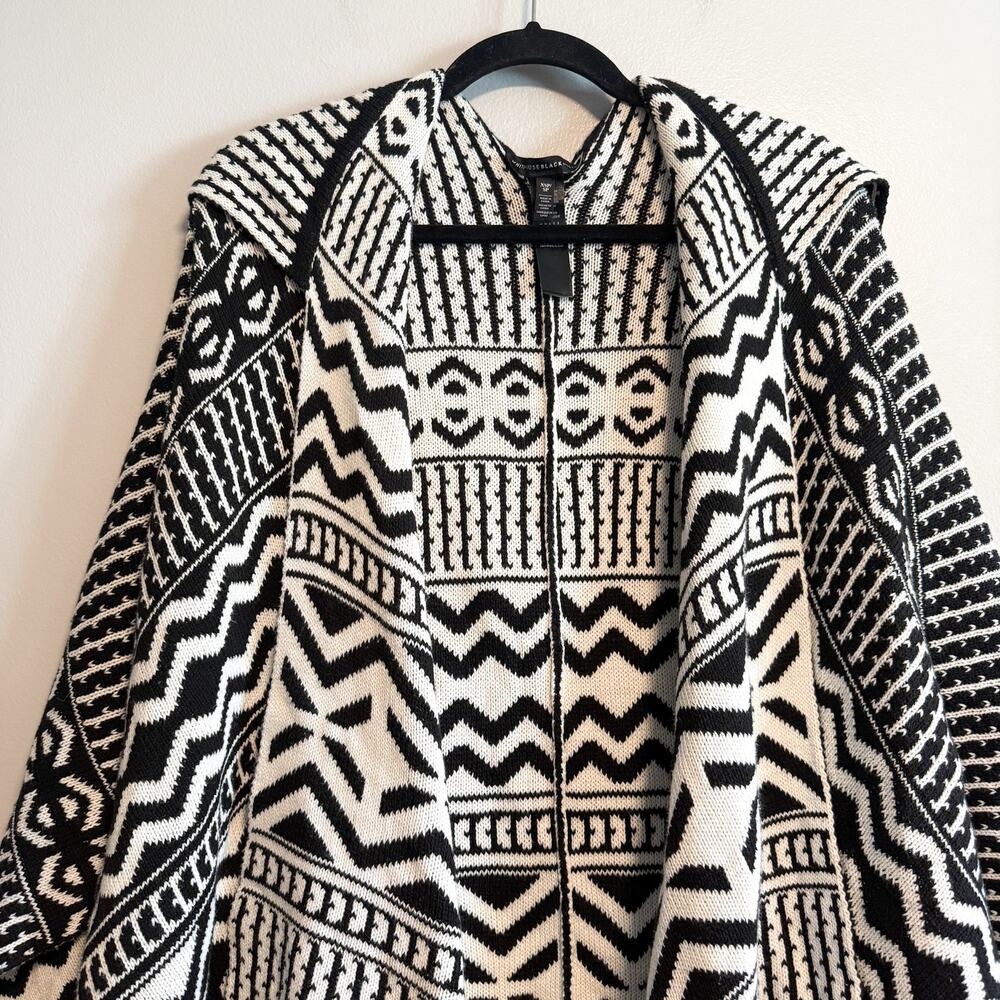 White House Black Market Boho Geo Hooded Knit Poncho Black White Size XSP/SP - Picture 4 of 11
